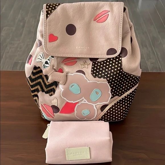 RADLEY LONDON Cream Print Backpack with Black and Pink Accents Amazon.com: RADLEY London - Radders Road Responsible  main image 4